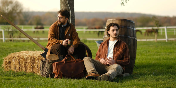 Maskülen Erkek Giyim Tarzı ve Vazgeçilmez Aksesuarları