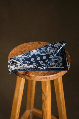 İpek Görünümlü Saten Fular Bandana | 60x60 - Lacivert Şal Deseni