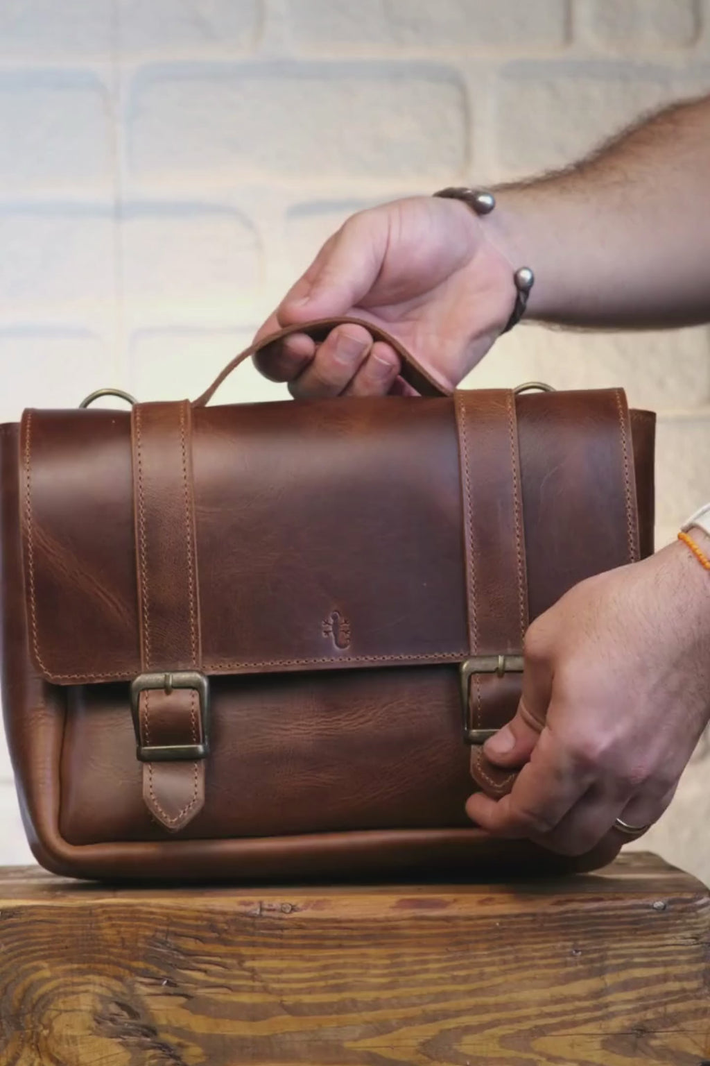 El Yapımı Gerçek Deri Unisex El ve Omuz Çantası - Mini Lawbag Kahve Deri Video